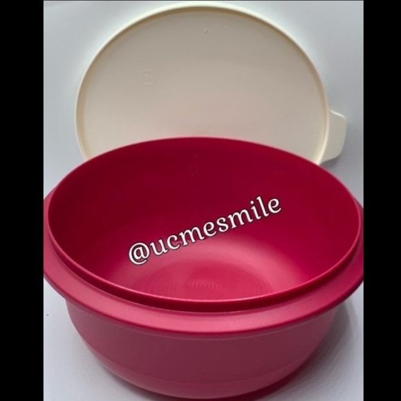 Tupperware Ultimate Mixing Bowls Set of (3) with Lids - Picture 7 of 13